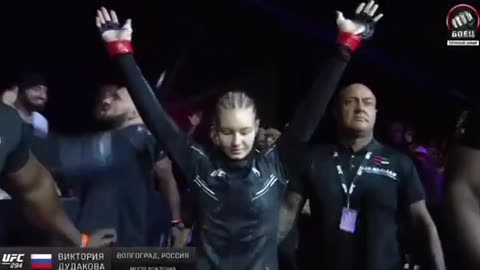 ▶🇷🇺UFC Abu Dhabi: Russian fighter Victoria Dudakova enters octagon to viral song “I’m Russian”