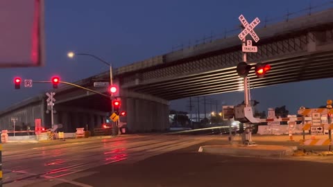 Surfliner 580 at the double crossing