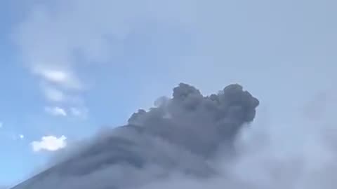 volcanic lightning on Volcàn de Fuego, Guatemala