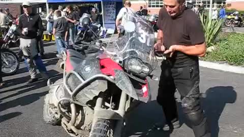 How not to pick up a BMW GS1200 Adventure