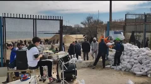 Odesa preparing fortifications & getting ready to fight