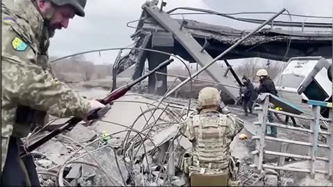 Ukrainian soldiers fire at drone as civilians attempt to evacuate Irpin during shelling