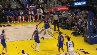 NBA - Klay Thompson finds Trayce Jackson-Davis for the alley-oop jam to cap a 7-0 run in the 4Q!