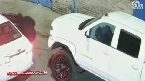 ⚠️"WOW‼ WATCH CRIMINAL BREAK INTO WRONG TRUCK RIGGED WITH FLASH BANGS FOR CRIMINALS"⚠️