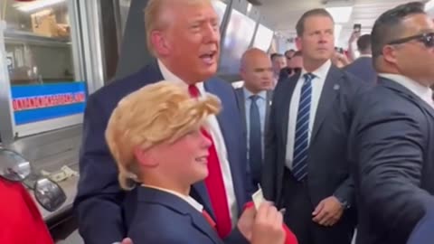 Young Trump fan meets his idol and scores signed $20 bill