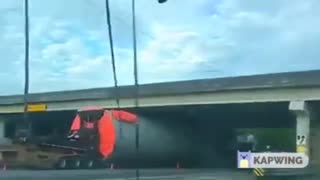 PARIS, TEXAS (2020) VEHICLE STUCK IN UNDERPASS 82 W, LOOP 286