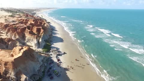 Une Belle Plage Avec De L'eau Turquoise