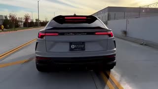 Lamborghini Urus revs and flybys!!