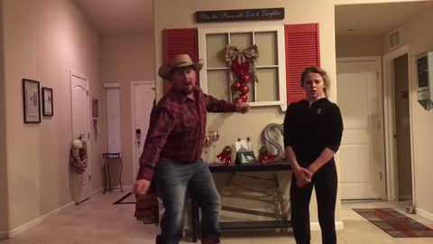 Papá realiza épico baile de hip hop con su hija - ¡y perrea!