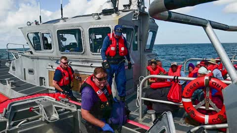 Coast guard picks up migrants coming from Cuba