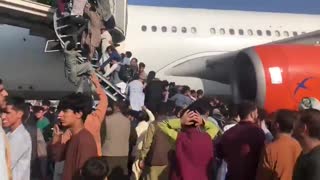 Frightening: Afghans Pile on Each Other at Airport in Fight for Life