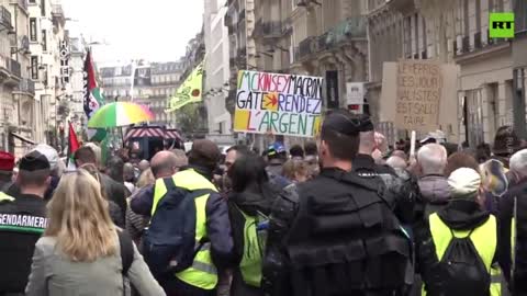 Yellow Vests hit streets of Paris following Macron's re-election