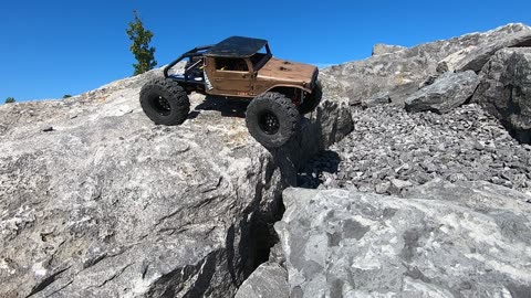 SCX24 FJ40 at lakeside rc crawler park