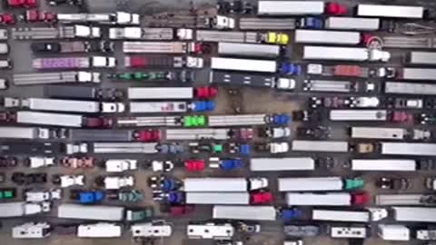 The US Trucker Convoy 🇺🇸