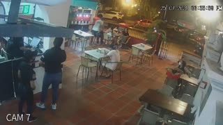 [Video] Atracan a clientes de restaurante en el Pie de la Popa