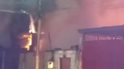 Fuerte incendio consumió fábrica de muebles en Bucaramanga