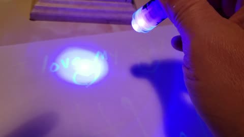 TOP SECRET ULTRAVIOLET LIGHT PEN / SECRET MESSAGE