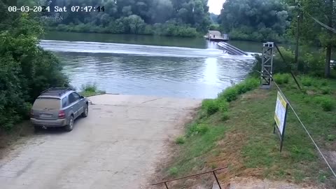 Such a somersault was performed by a border guard motorboat on the river