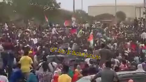 "We The People" in Niger Gathering at French Mil Bases | Demanding the French Leave the Country