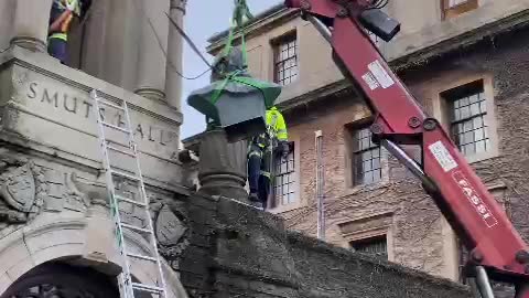 Jan Smuts bust falls at UCT