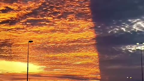 The sky in Florida divided into two parts preety amaizing.