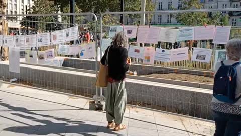 Les Masques Blancs Nantes Sitting morts apres injec. avec le collectif soignant 44 le 17 sept