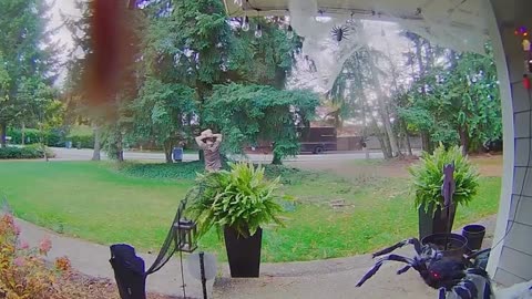 Funny doorcam moment - Doorcam scare