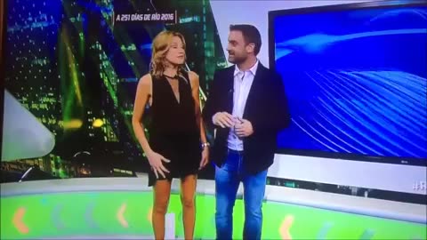 Nice! Fox Sports Reporter Accidentally Flashes Her Panties On Live Television
