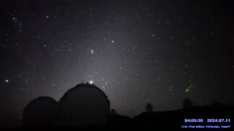 What looks like a meteor cluster seen from Mauna Kea, Hawaii 😍