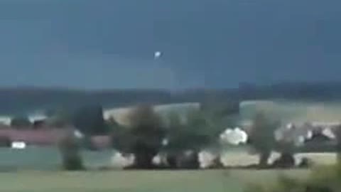 Mysterious UFO ín Germany at Road