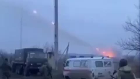 🔥💣: Russian TOS-1A 24 thermal multi-barrel rocket launcher attacking Ukrainian military sites