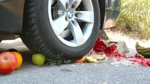 CAR vs WATER BALLOONS