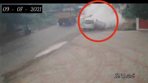 CNG blasts Avoid CNG Blast/Accident | on road Highway CCTV | Ik12