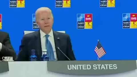 BUMBLING BIDEN AIR CLAPS OUT OF NOWHERE