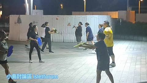 中老年人在公園打球 Middle-aged ＆ elderly playing ball in the park