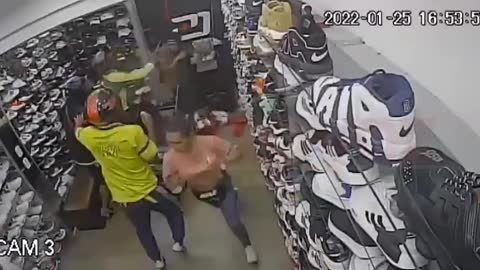 Hinchas del Bucaramanga atacan a cuchillo a un hombre