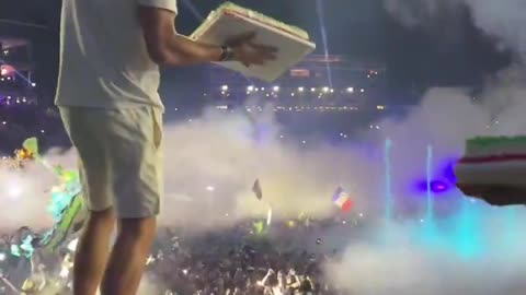 Thibaut Courtois is throwing cakes off the stage