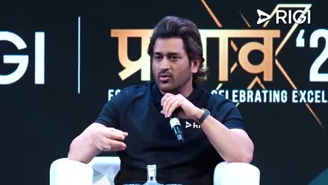 Indian Cricket Captain MS Dhoni Shares a Panel Discussion with Tanmay Bhatt