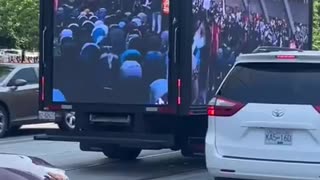 Camion publicitaire à 🇨🇦Toronto wake up Canada🇨🇦