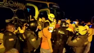 Con enfrentamientos entre transportadores y el Esmad avanza el paro de taxis y buses en Bucaramanga
