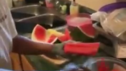 This is how you cut watermelon