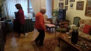 93yo Woman Dances Every Day During Lockdown 02