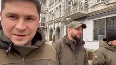 Brave. Zelensky close advisors go walkabout in central Kyiv.