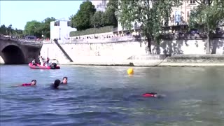 Paris mayor swims in River Seine to prove cleanliness