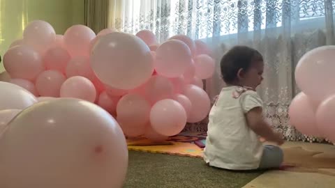 Cute_Baby's_Reaction_to_a_Large_Number_of_Balloons