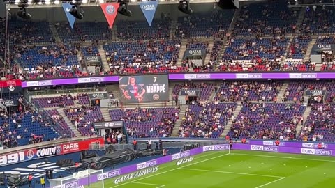 Mbappé was heavily booed when his names was announced in the starting XI at the Parc today.