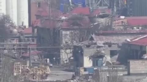 Ukrainian soldiers getting destroyed by Russian artillery in Severodonetsk industrial zone