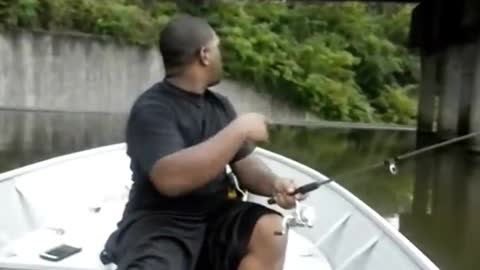 It do go down / Boat Prank Gone Wrong