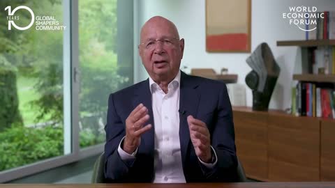 שוואב מאיים - Klaus Schwab :"Nobody will be safe, if not everybody is vaccinated"