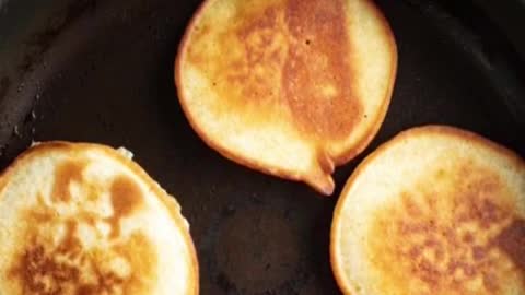 Light & fluffy Keto Pancakes